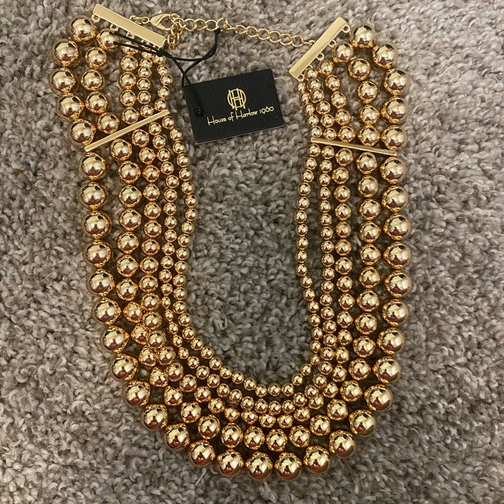 Costume jewelry beaded necklace